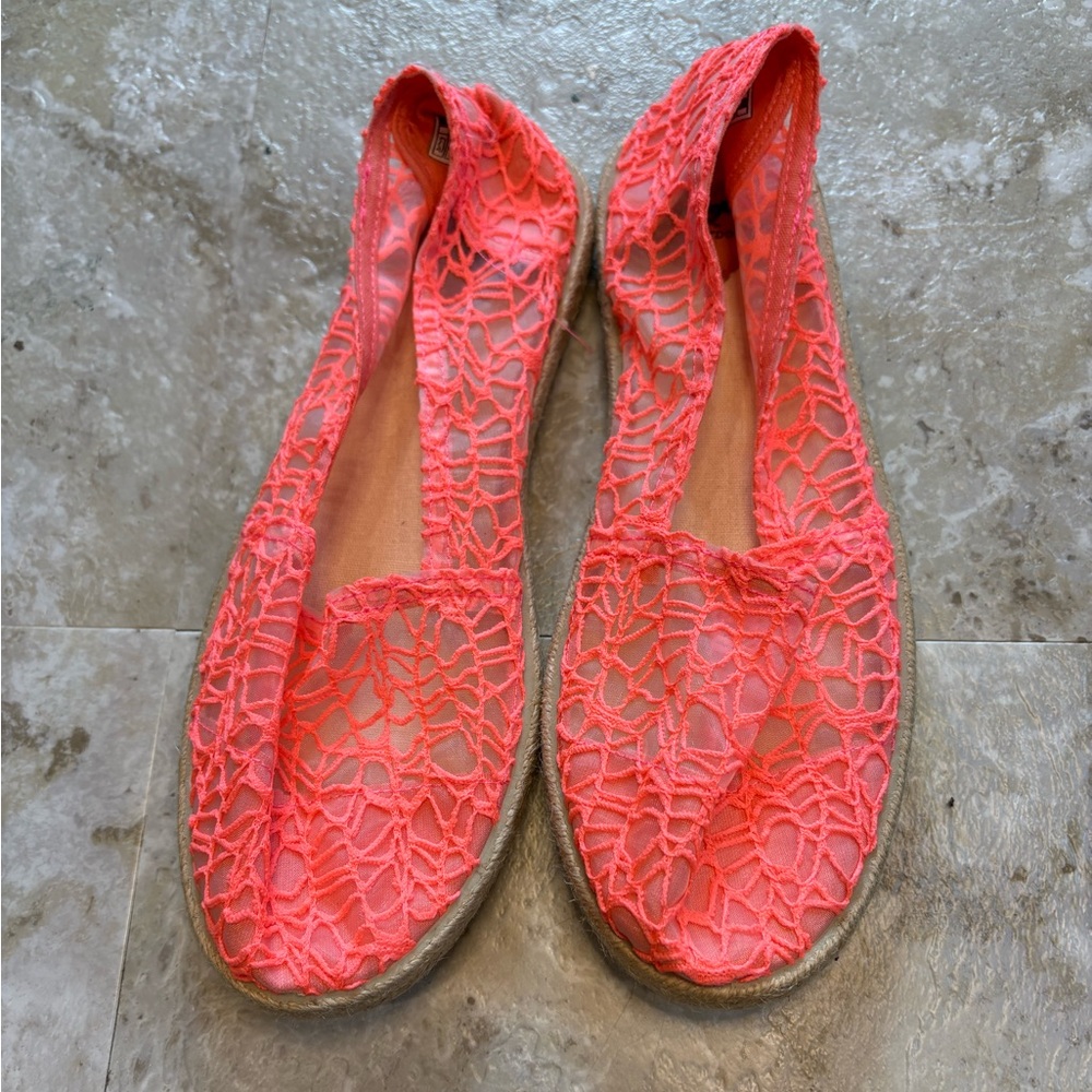 Rocket Dog Vibrant Coral Lace Espadrilles size 9.5 Like New!